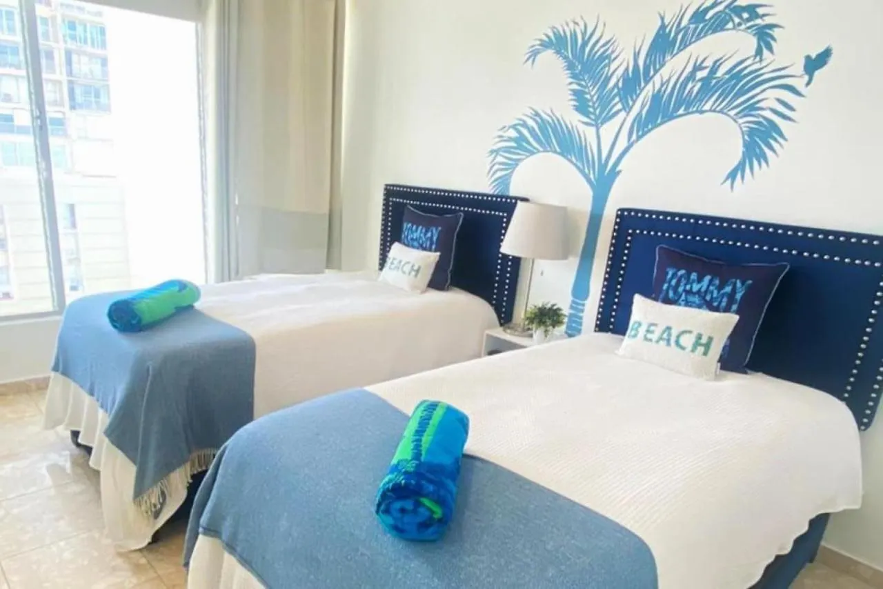 Pool Beachfront 2 Bedroom Condado Beach San Juan Porto Rico